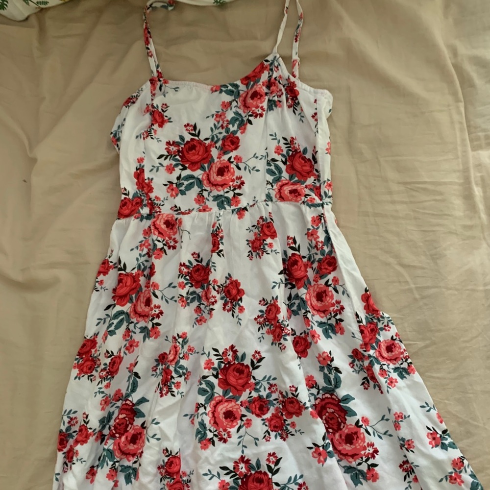 super cute floral sundress